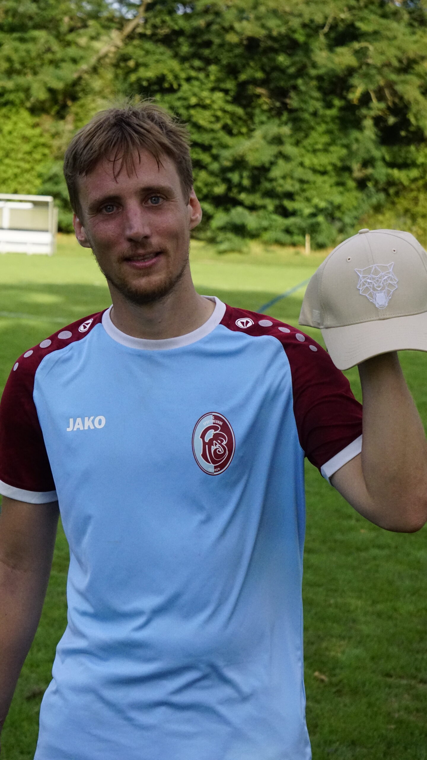 Luca Kropf with his Seven of the Tournament prize