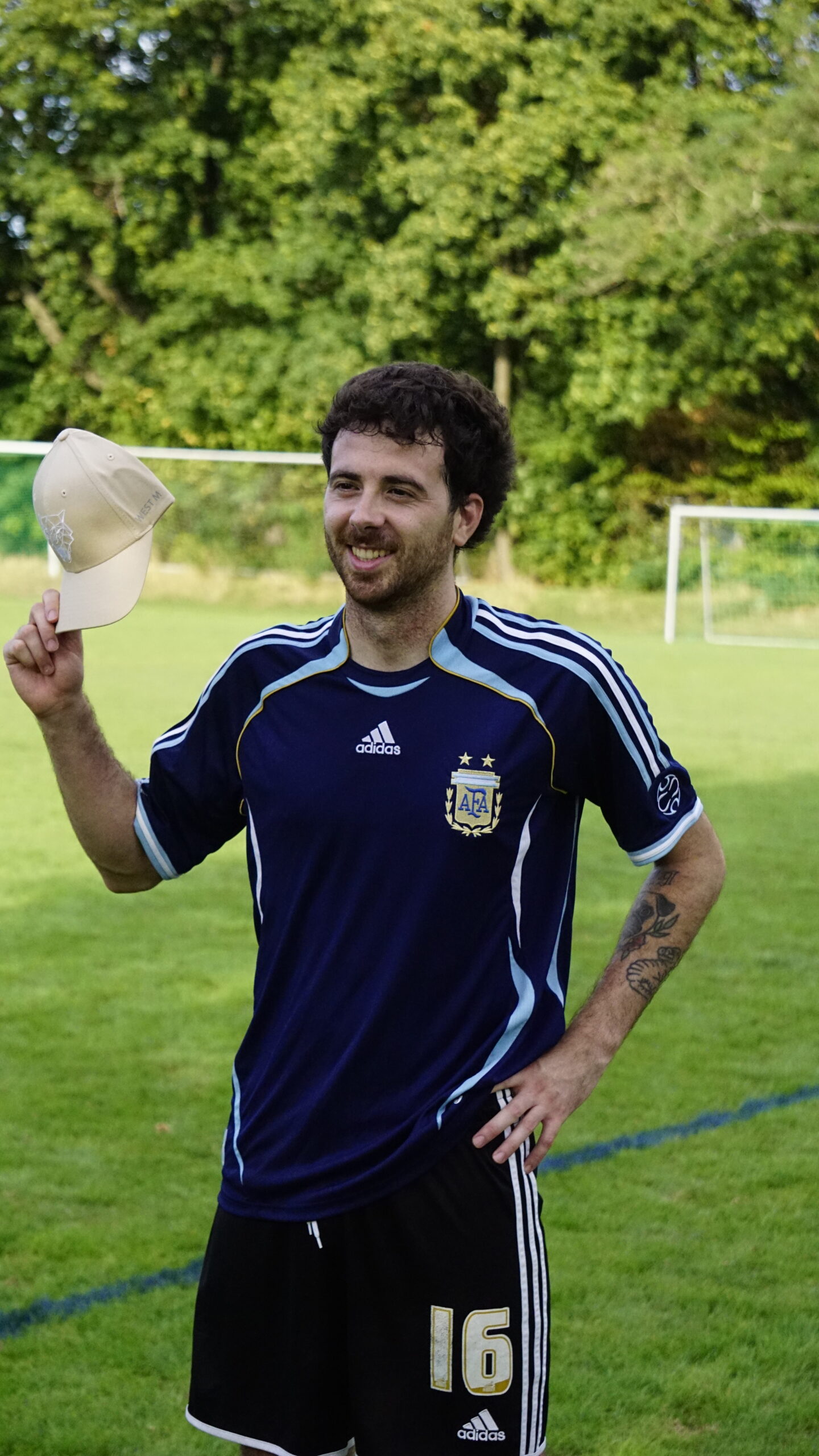 Pablo Verdes with his Seven of the Tournament prize